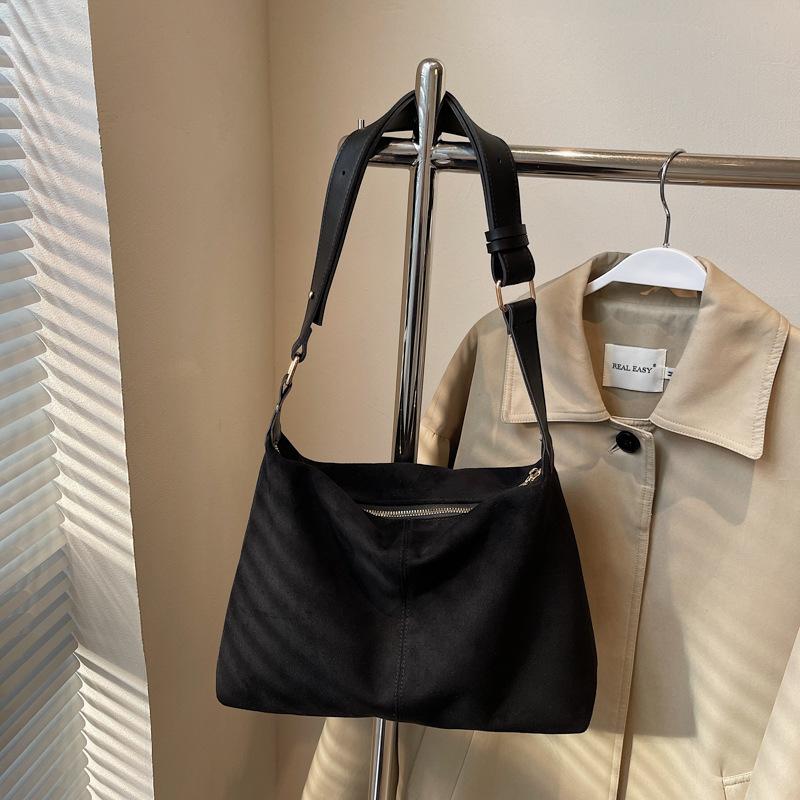 Winter Fashion Large-capacity Underarm Messenger Bag Women's Bag 2025 New Matte Tote Bag Trendy Versatile Shoulder Bag