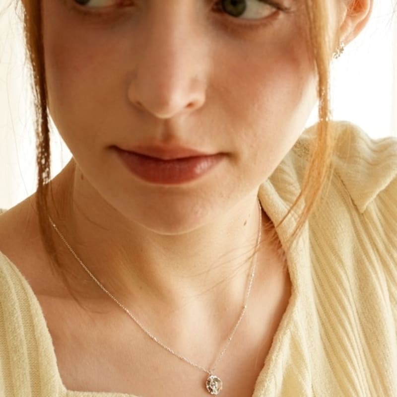 BELLOOGGI Lisianthus necklace