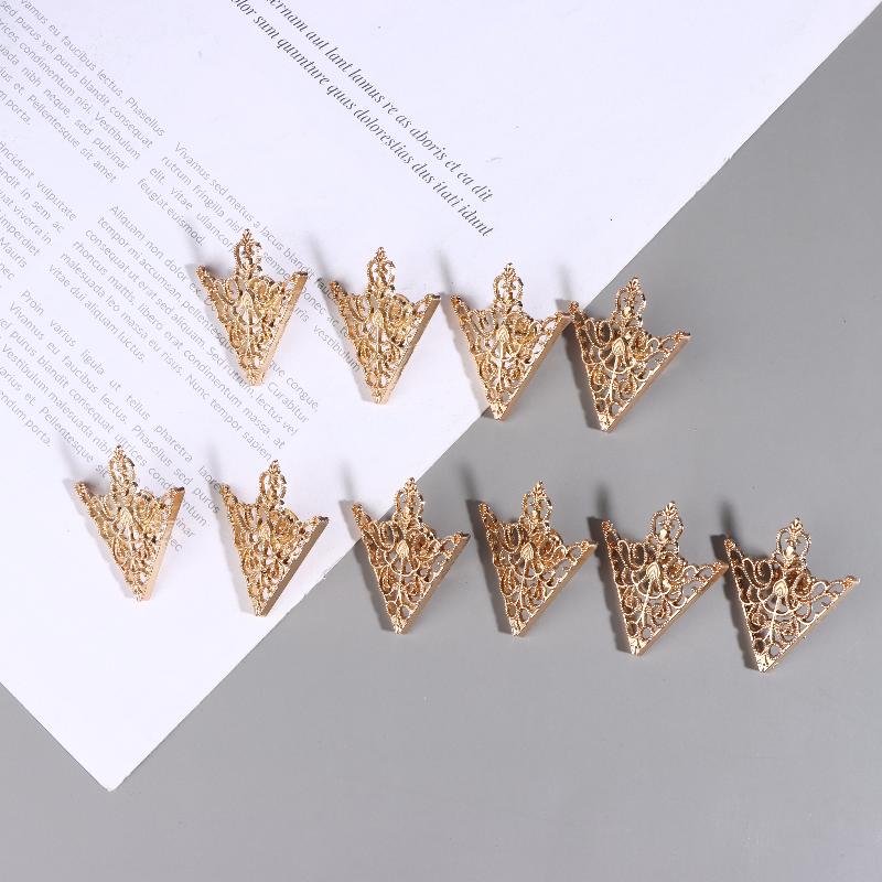 5Pair Vintage Hollow Patterned Triangle Brooch Metal Hollowed Out Crown Collar Brooch Exquisite Shirt Collar Pin Accessories