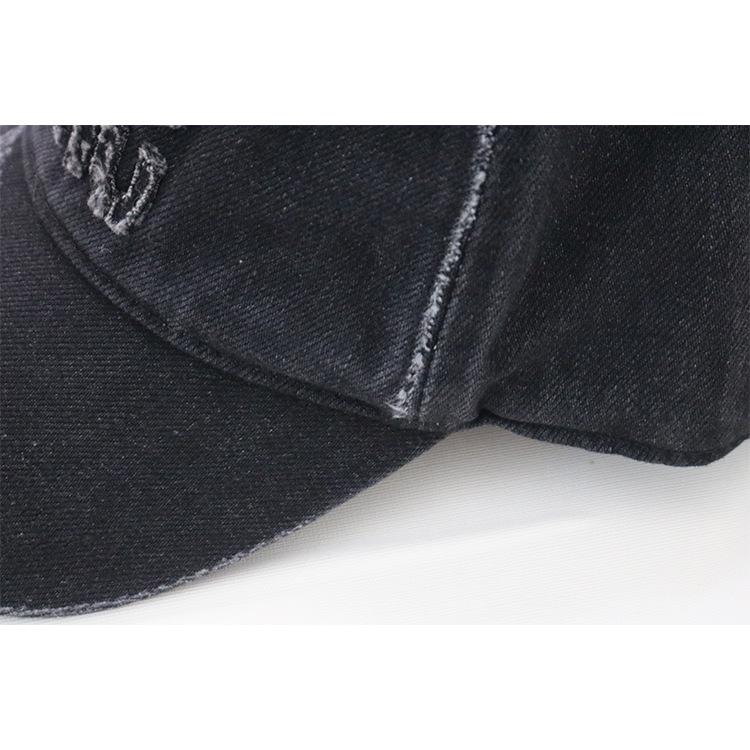 Dam Miu Hatt: 2025 Vår/Sommar Denim Applikation Broderi Basebollkeps - Tvättad, Riven Design.