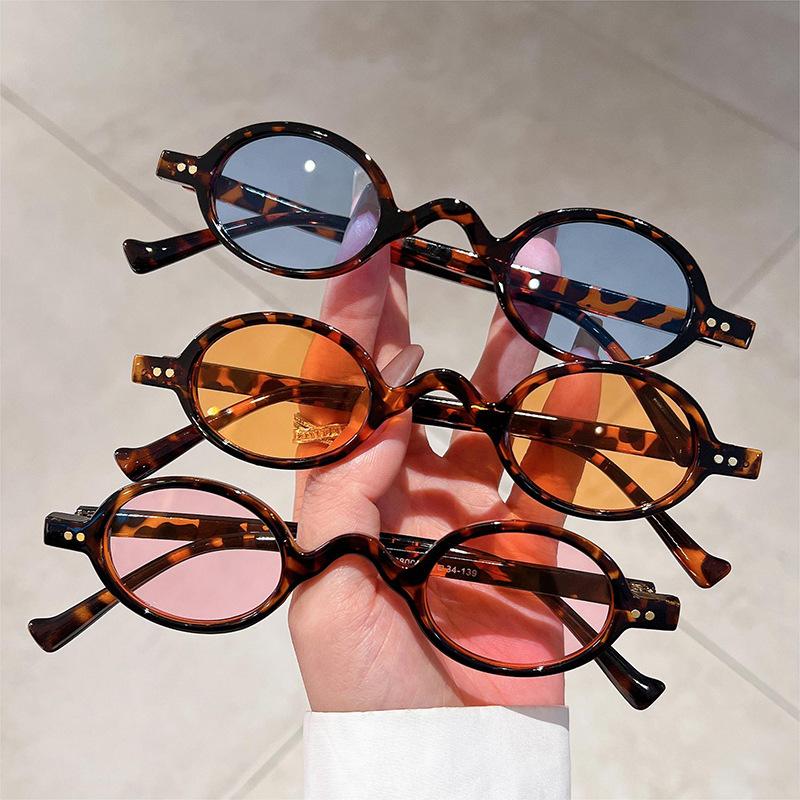 Luxury Brand Designer Oval Sunglasses Women For Men Fashion Vintage Punk Trendy Sun Glasses Small Frame Rivet Hip Hop Shades Uv