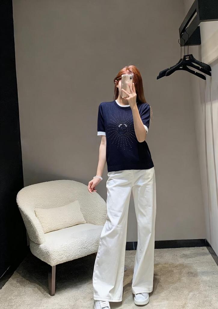 European Style Rhinestone Round Neck Knit Short Sleeve Casual Top - Summer 2026