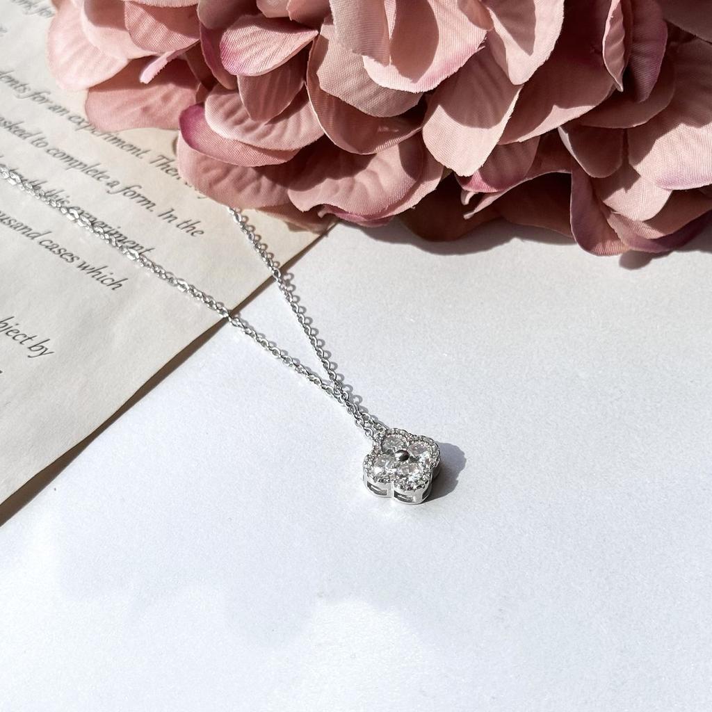 Серебряное колье с фианитами, вес изделия 3,32 гр (2159957)