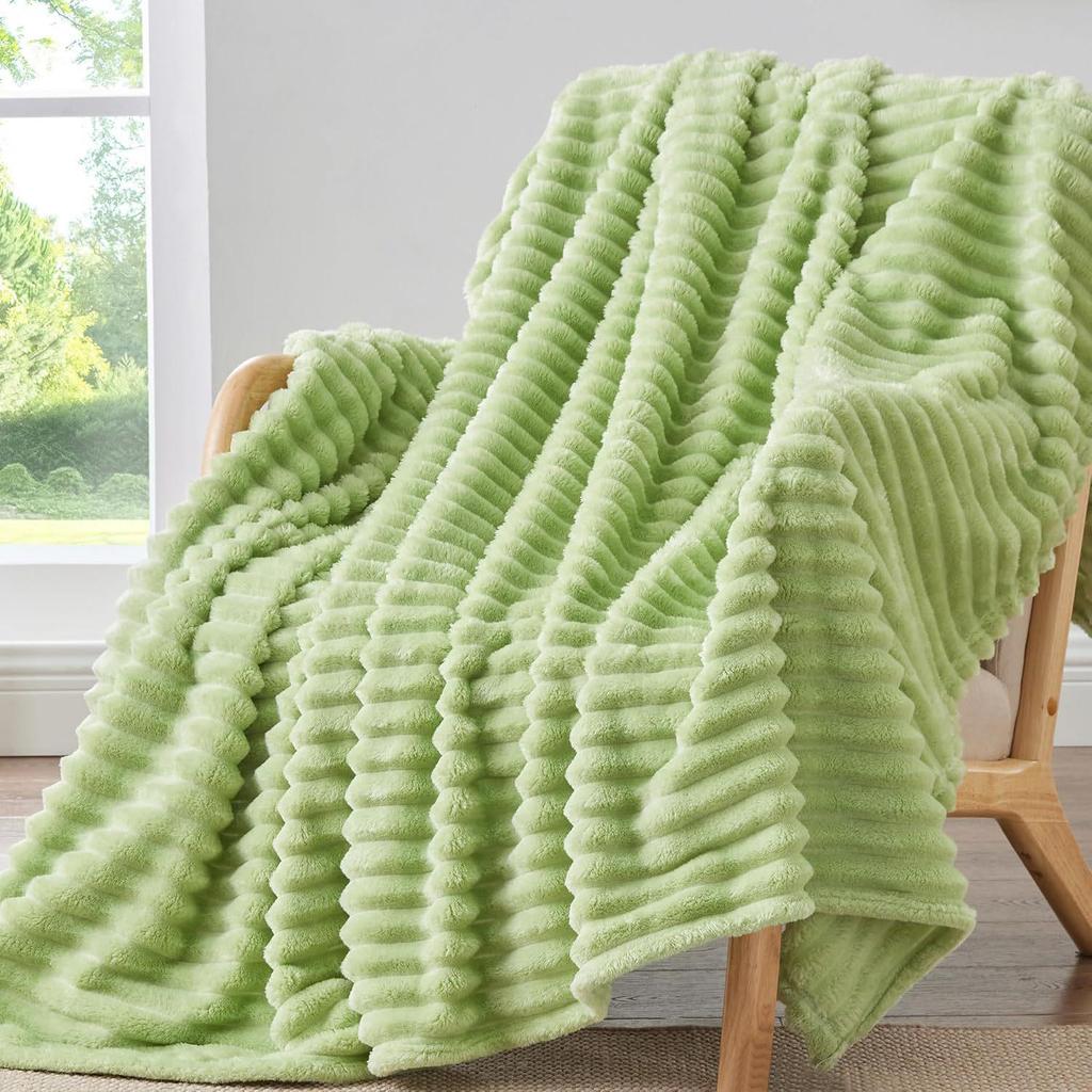 Ultra-Soft Plush Sofa Blanket - Cozy, Warm Bedding for Cold Weather