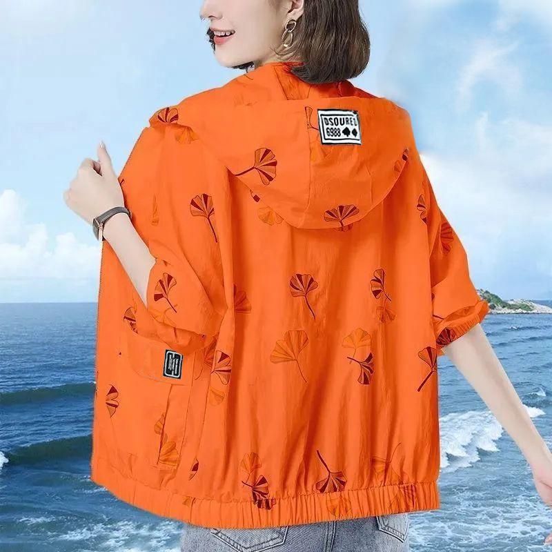 2025 Summer Hooded UV Protection Jacket for Middle-aged and Elderly Women: Loose Fit with Printed Design
