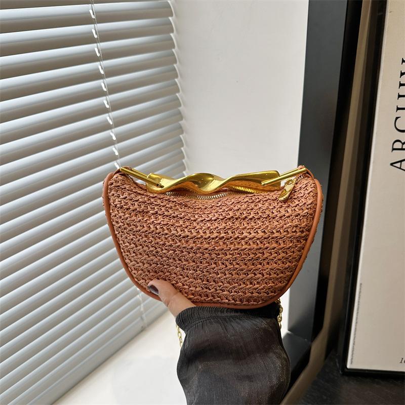 

Trend niche design handbag new retro casual premium metal chain shoulder messenger bag коричневый