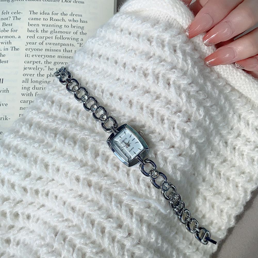 

Нишевый дизайн квадратные часы-браслет с бриллиантами женские высокоценные кварцевые часы серебряный