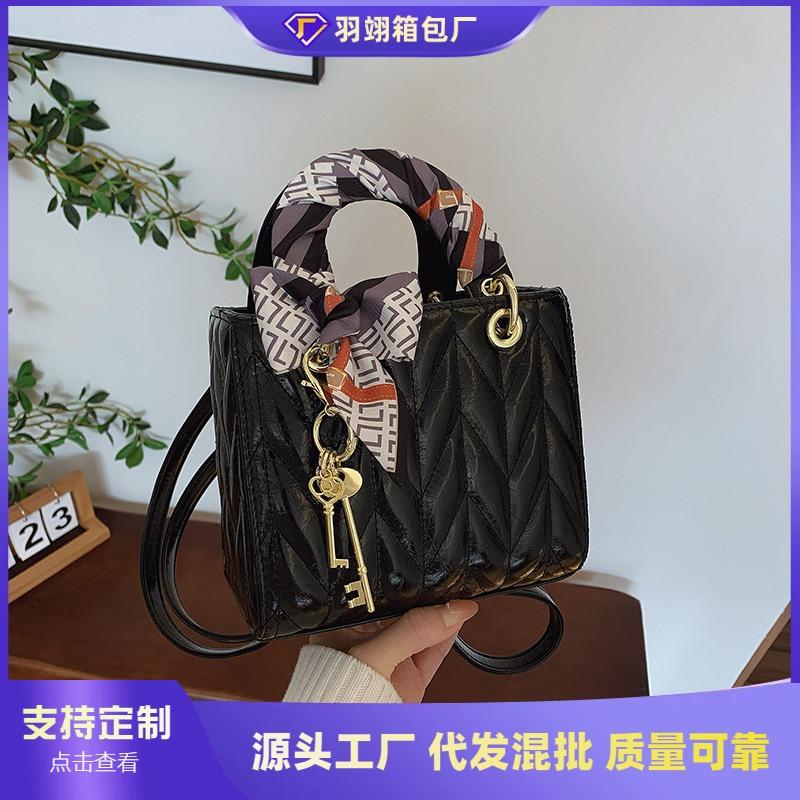 High-end niche bag women's new fashion shoulder messenger bag women's portable Princess Diana bag