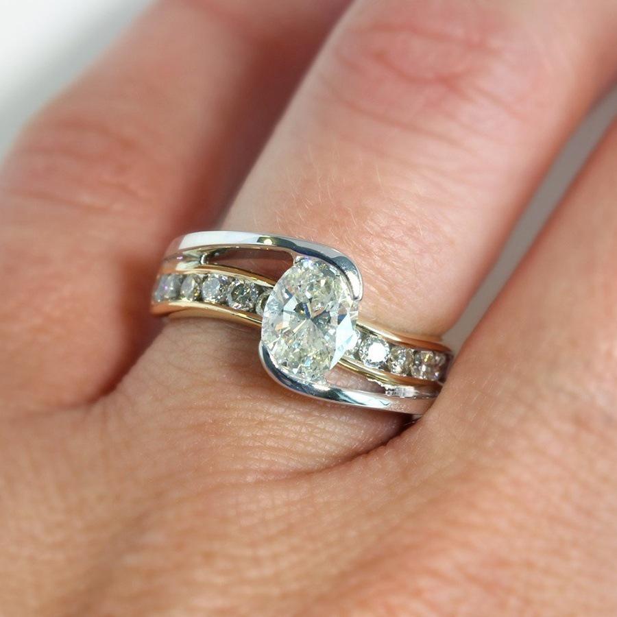 European and American Popular Jewelry New Two-color Electroplating Inlaid Goose Egg-shaped Zircon Engagement Ring