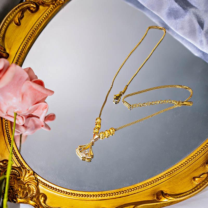 

Ginkgo Leaf Necklace - Versatile, Elegant Design with Light Luxury Diamond Accents
