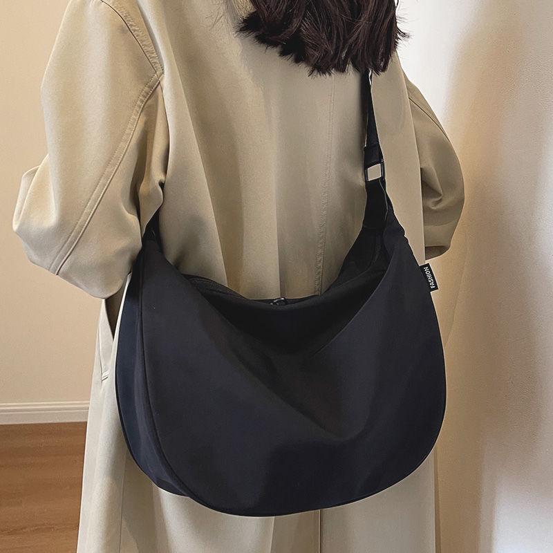 Waterproof Oxford Cloth Large Capacity Dumpling Messenger Bag - Versatile Casual Sports Style Shoulder Bag for Women
