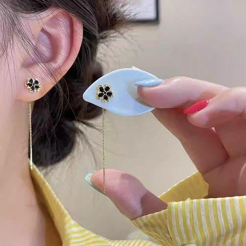 

Everyday Joker Exquisite Black Zircon Flower Female Stud Earrings Black flower anti-lost ear line [970]]