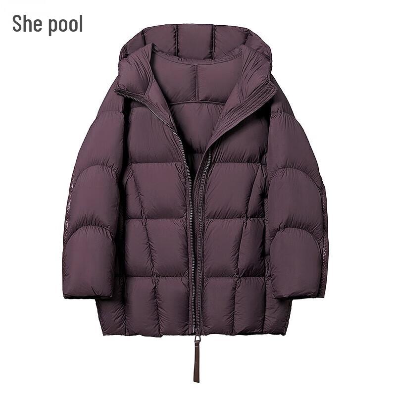 

Женская зимняя куртка с капюшоном на 90% утином пуху XL