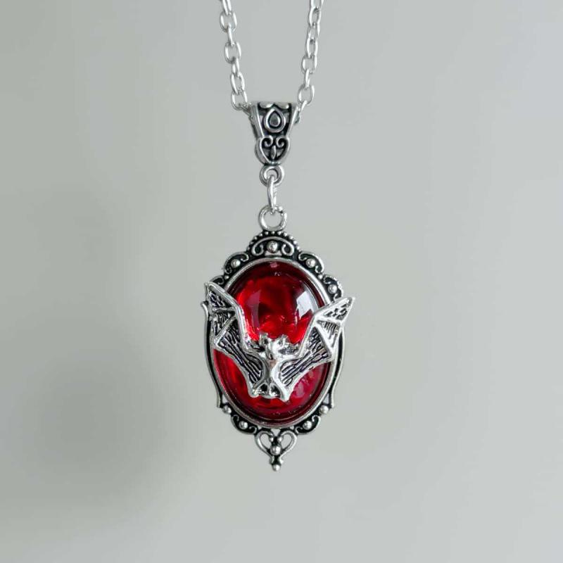 Gothic Vampire Bat Pendant Necklace with Black Gemstone - Halloween Gift