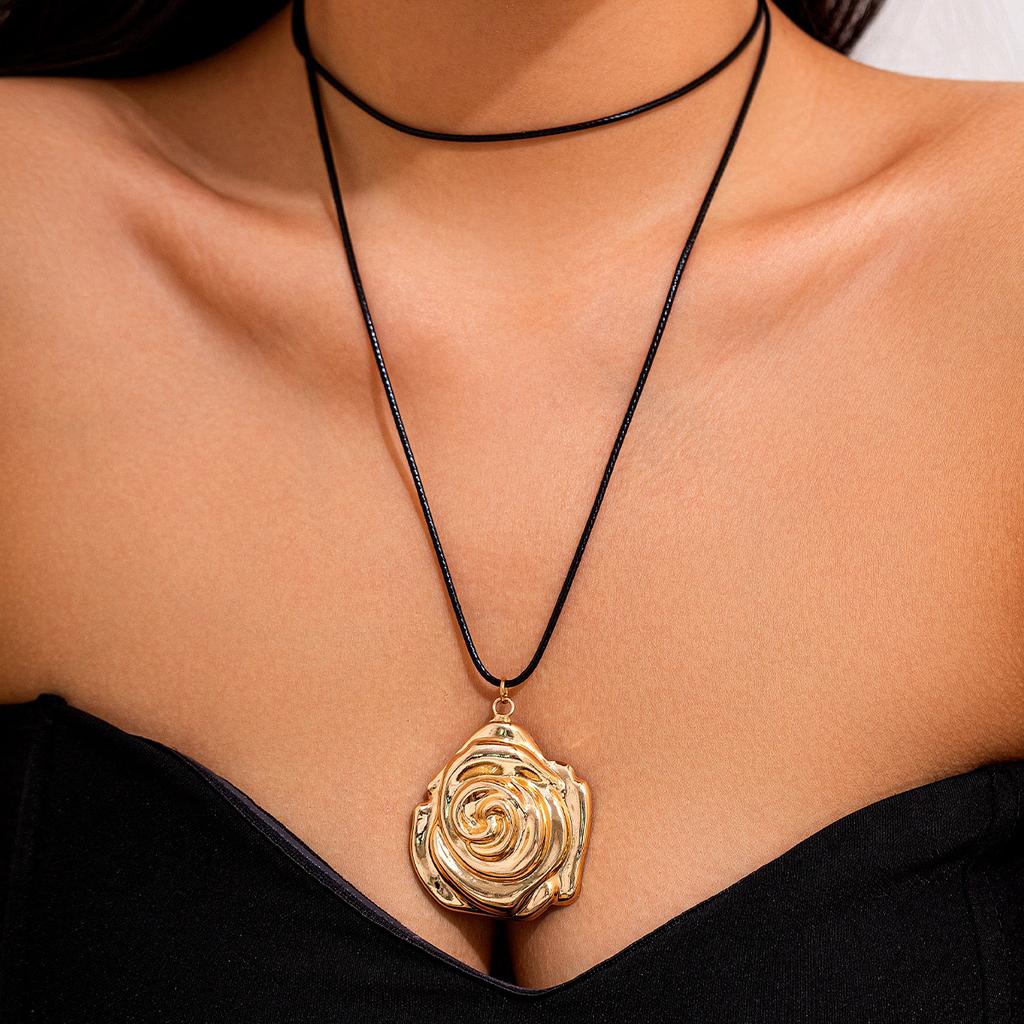 Metal Irregular Hollow Pendant Necklace, Geometric Rose Wax Thread Knotted Necklace