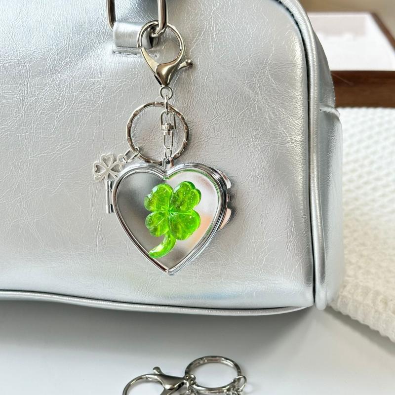 

Y2K Щасливий Чотирилисник Форма Серця Складне Дзеркальце Брелок Креативний Металевий Брелок Дзеркальце Модний Підвіс для Сумки Декор для Підвішування на Рюкзак зелений