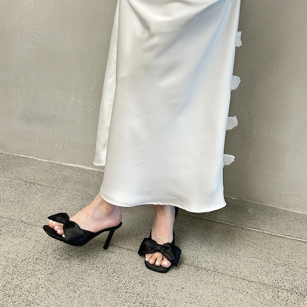 Beautiful silver one-word cool slippers women's summer wear new gas bow high heels sandals