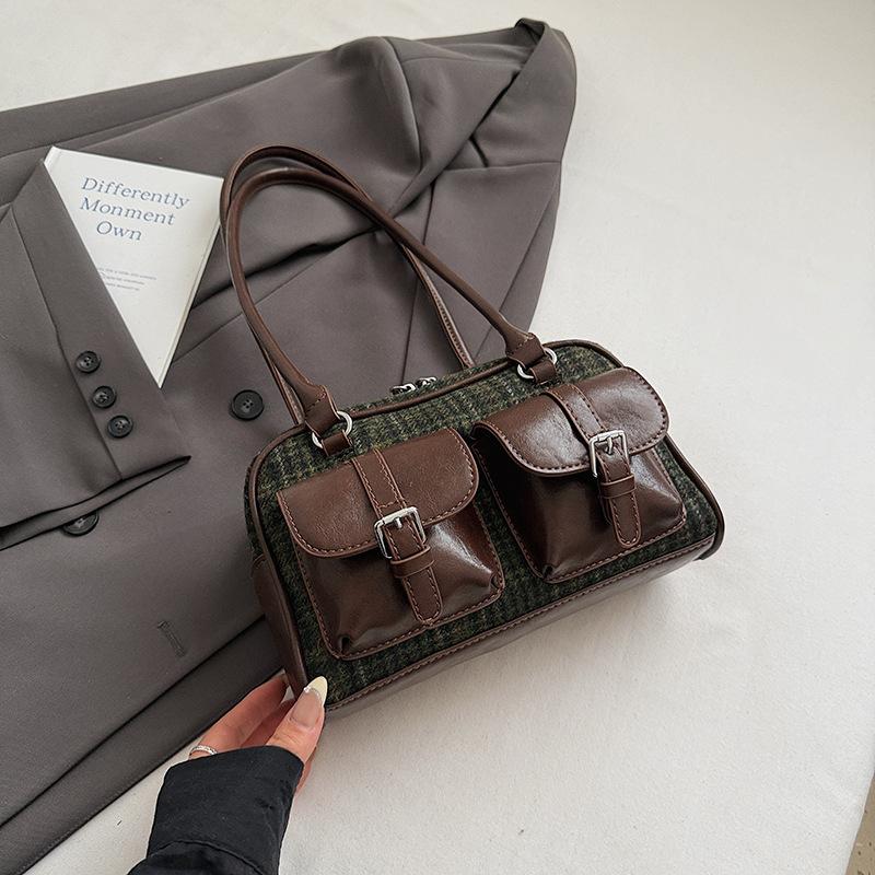 Large Capacity Bag Women's Autumn and Winter 2025 New Woolen Retro Shoulder Armpit Bag Casual Work Commuter Pillow Bag