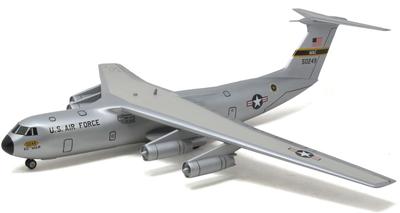 Atlantis Models Starlifter Plastic Model ATLAMCA376 1/108 C-141 (Airplane)
