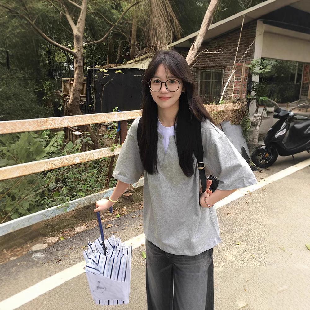 Damen Locker Geschnittenes V-Ausschnitt Kurzarm Baumwoll-T-Shirt - Trendig, Vielseitig, Sommerdesign