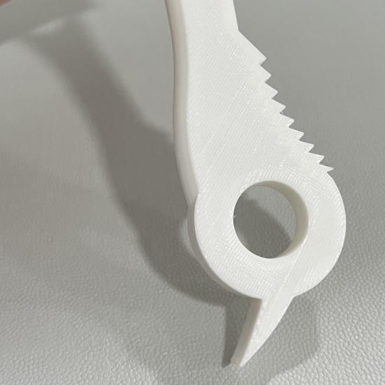 Abridor de Latas Seguro para las Manos Impreso en 3D Herramienta de Agarre Fácil para Apertura Sin Esfuerzo Previene Cortes PLA Gadget de Cocina Moderno