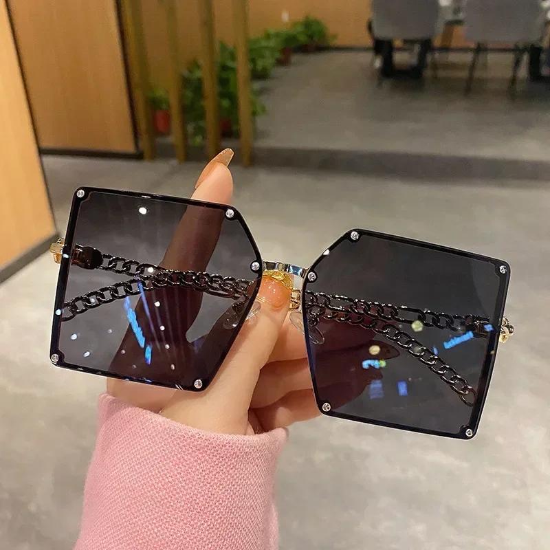New Fashion Oversize Gradient Sunglasses For Women Vintage Alloy Chain Frame Rivet Square Sun Glasses Female Elegant Shades