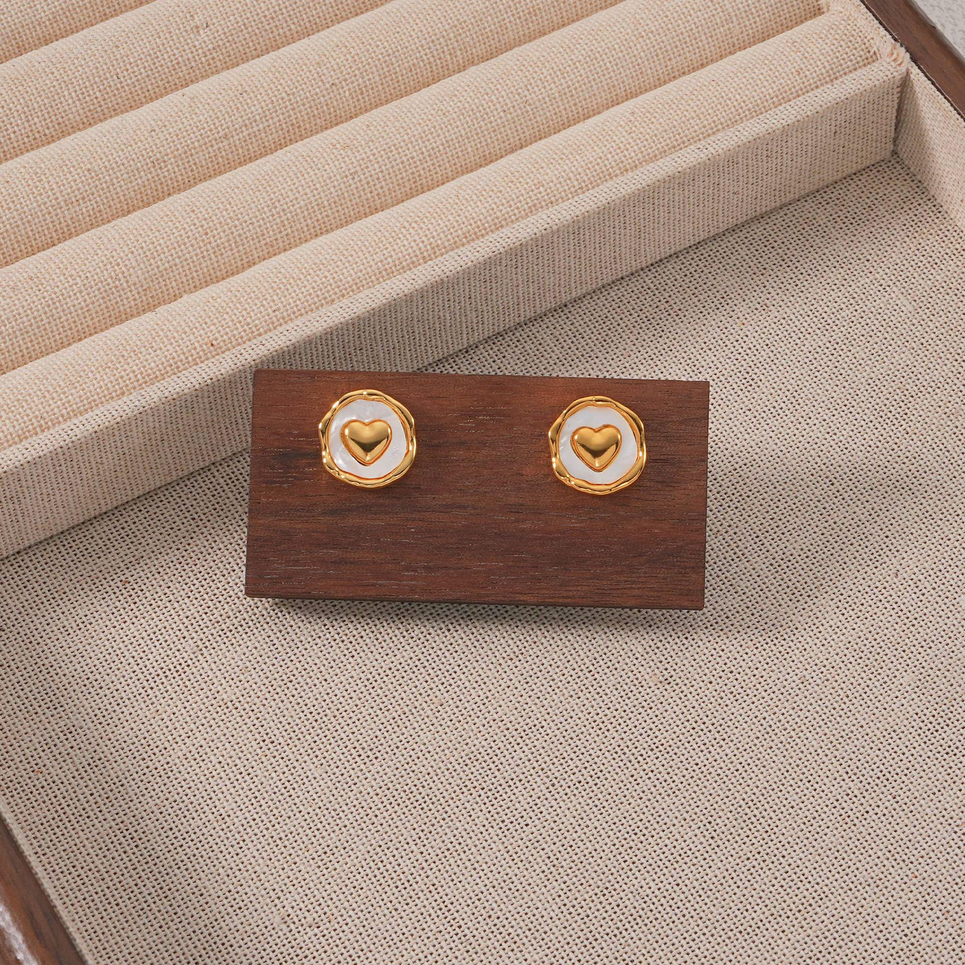 Серьги-гвоздики из нержавеющей стали с кружевным сердцем: Шикарные, Легкие Роскошные Серьги белый