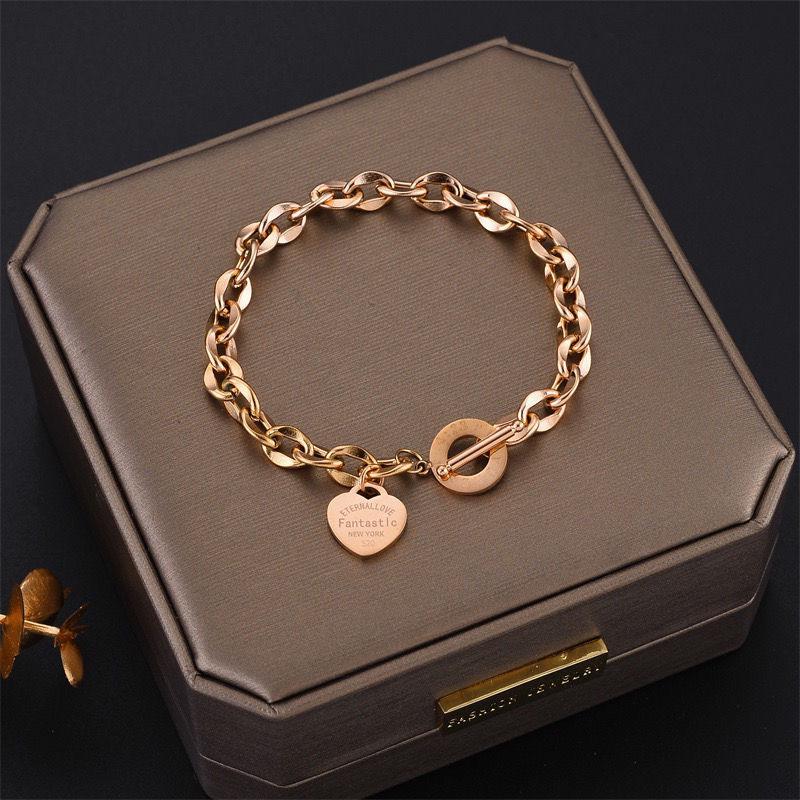 Bracciale a cuore in acciaio al titanio stile INS: Fibbia OT, Design di Lusso per Signore