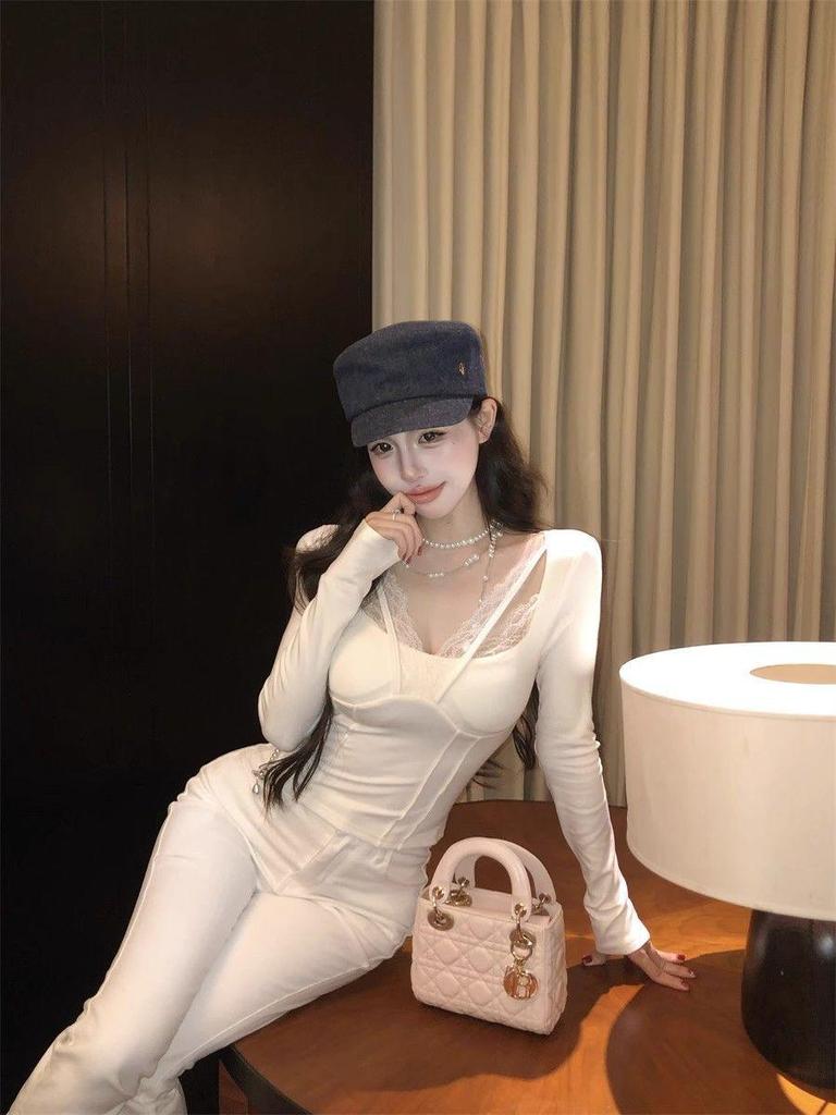 Women's Winter Lace Patchwork V-Neck Long-Sleeve Slim-Fit Base Layer Top