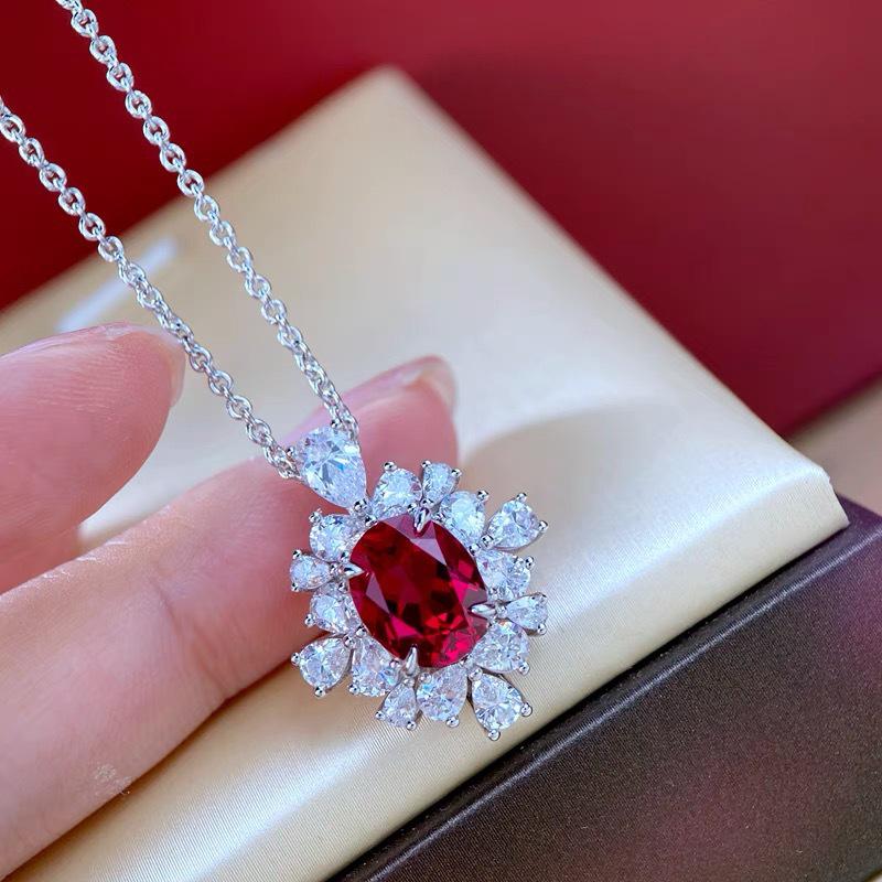 Women's Gemstone Red Pigeon Blood Necklace: Light Luxury, Versatile Style, Elegant and Unique, Perfect for Trendy Internet Celebrities and Streamers