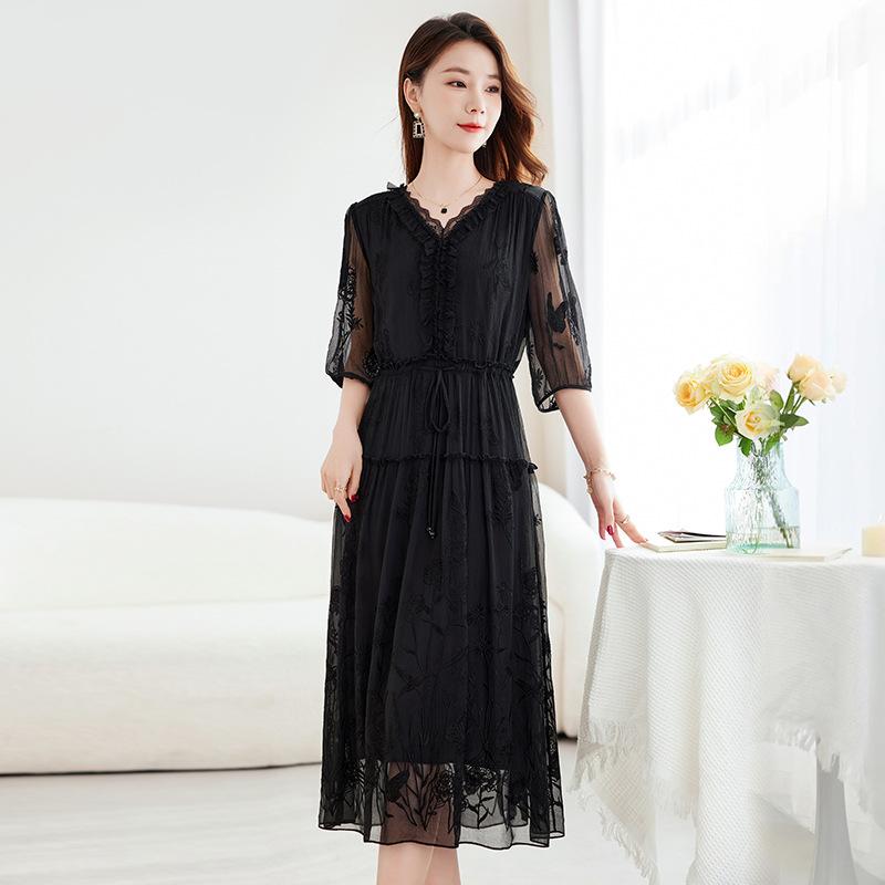 Light Luxury Big-name Silk Embroidery Dress Women's Mulberry Silk High-end V-neck Temperament Age-reducing and Thin 2026 Long Dress