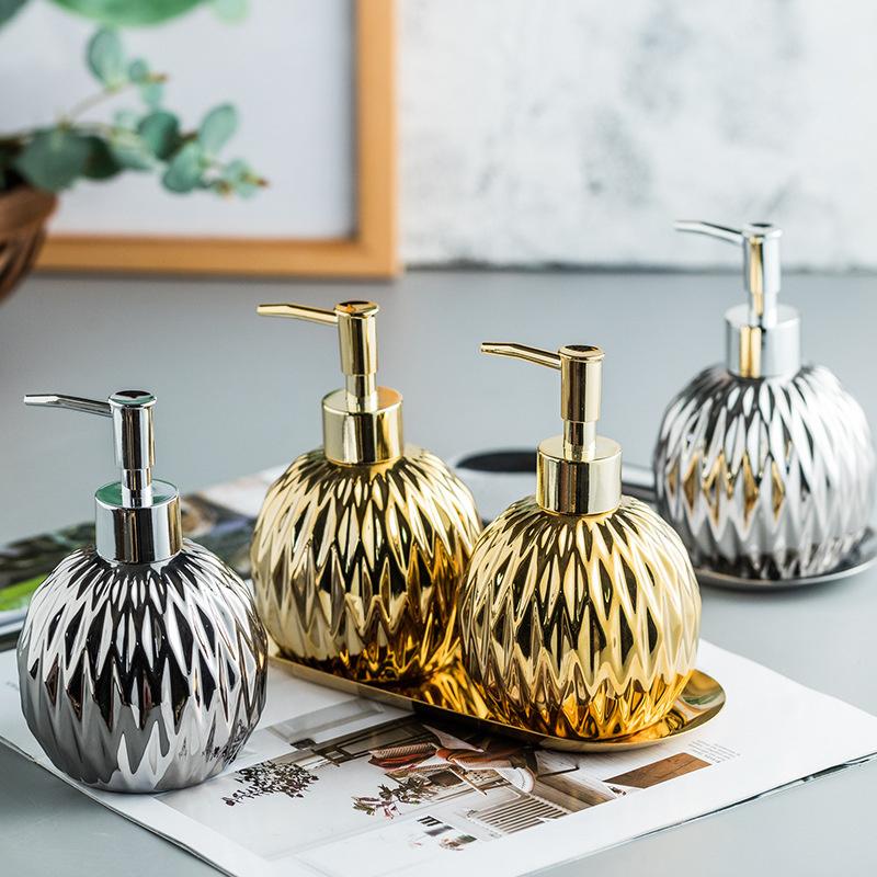 Distributeur de savon doré de luxe avec poignée à pression, distributeur en céramique, argent avec plateau en acier inoxydable, accessoire de salle de bains