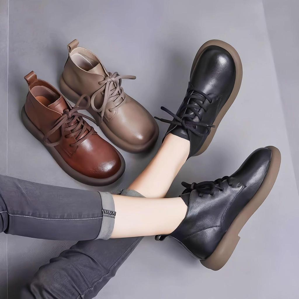 2024 Women's Retro Flat Lace-Up Martin Boots: Versatile, Comfortable Short Leather Boots for Fall and Winter