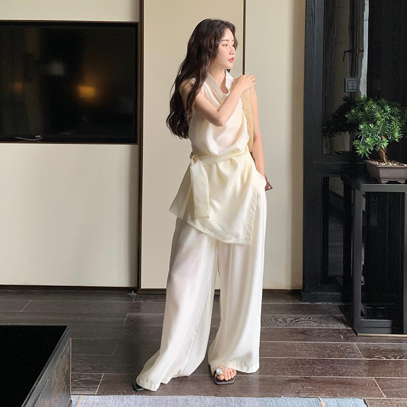 Cool and relaxed, wear a complete set of women's summer casual temperament, light and breathable sleeveless top and wide-leg pants two-piece set