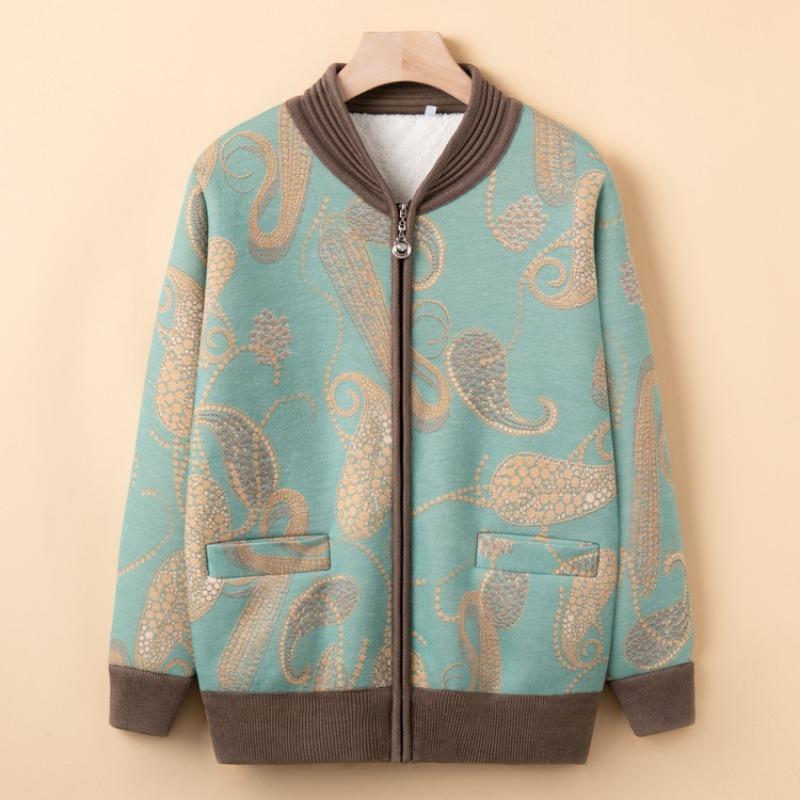 Grandma's autumn and winter velvet thickened knitted sweater, elderly mother's winter warm cardigan in jacket, clothes on