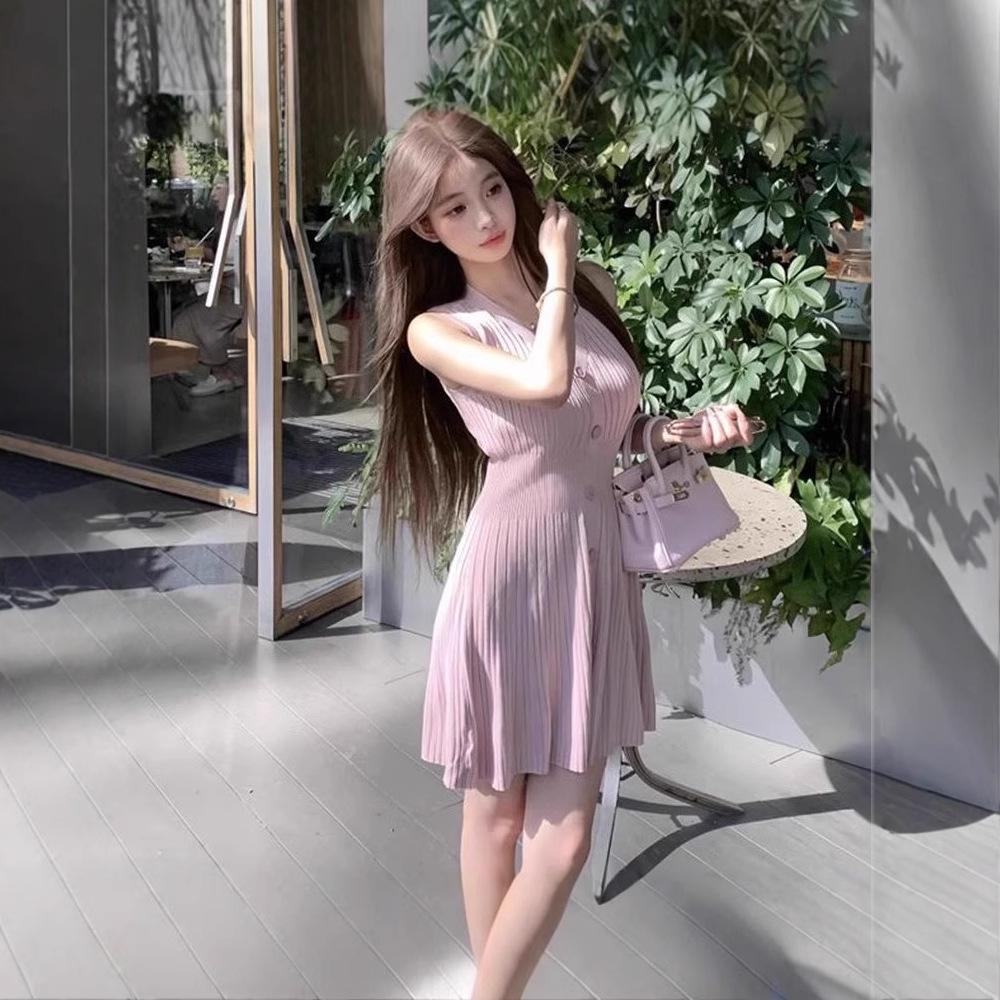

Elegant Ice Silk Sleeveless Tank Dress with Waist-Hugging Fit for Women One Size [Recommended for up to 125 lbs]