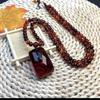 Bracelet polyvalent en Ambre Rouge Sang de Bœuf et Bambou avec Collier Pendentif Goutte d'Eau avec Design Bouddha Maitreya pour Hommes et Femmes
