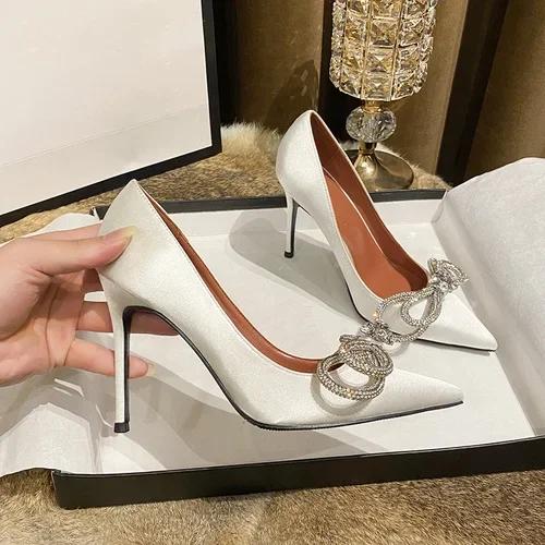 

Туфли на высоком каблуке женские 2024 года новые с бантом и стразами, с острым носком, на шпильке, атласные 40