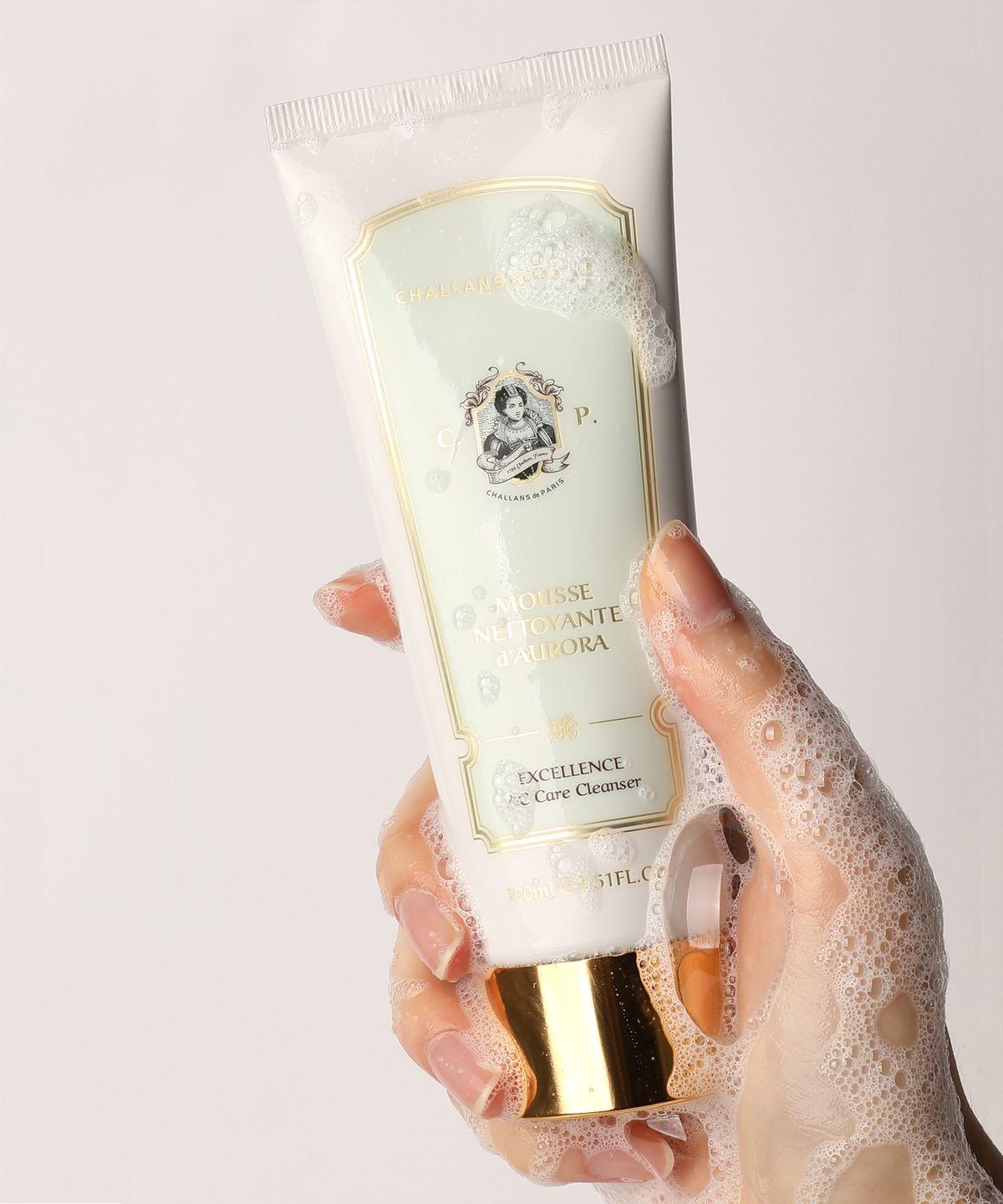 Excellence, a functional, mildly acidic, soothing balancing cleanser for acne