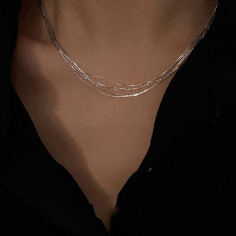 Superfunkelnde Neun Himmelsfluss Sternenlicht Wasserfall Halskette für Damen Inns Mehrlagige Einfache und Schöne Kragenkette