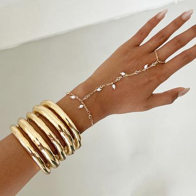 Bracciale Aperto Liscio con Texture Punk Metal, Braccialetto Dita a Catena di Perle Finte e Cristalli Dolce e Cool