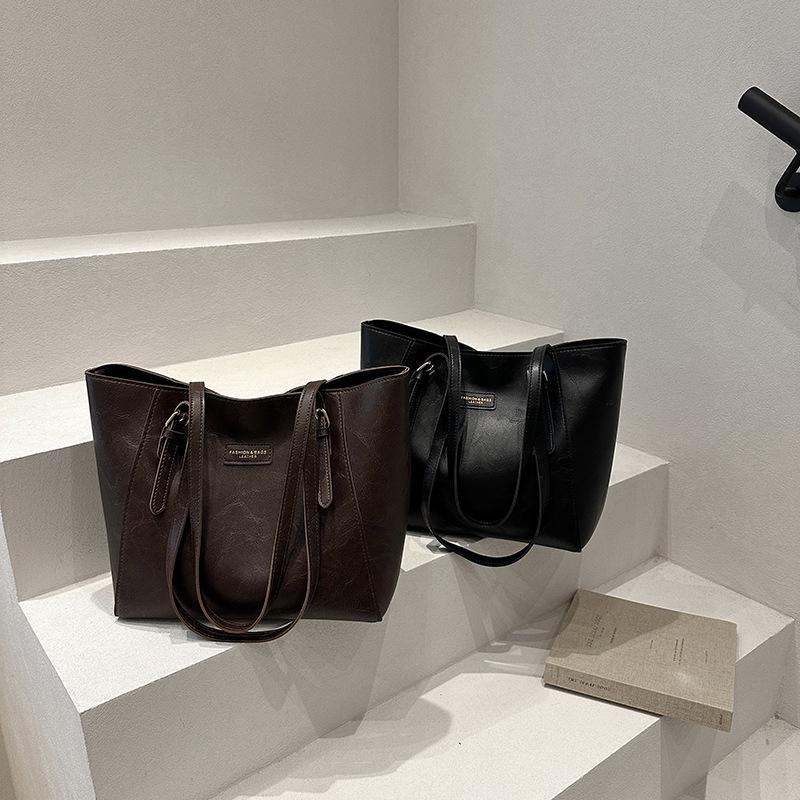 2026 Retro Chic Korean Style Large Capacity Solid Color Women's Shoulder Tote Bag