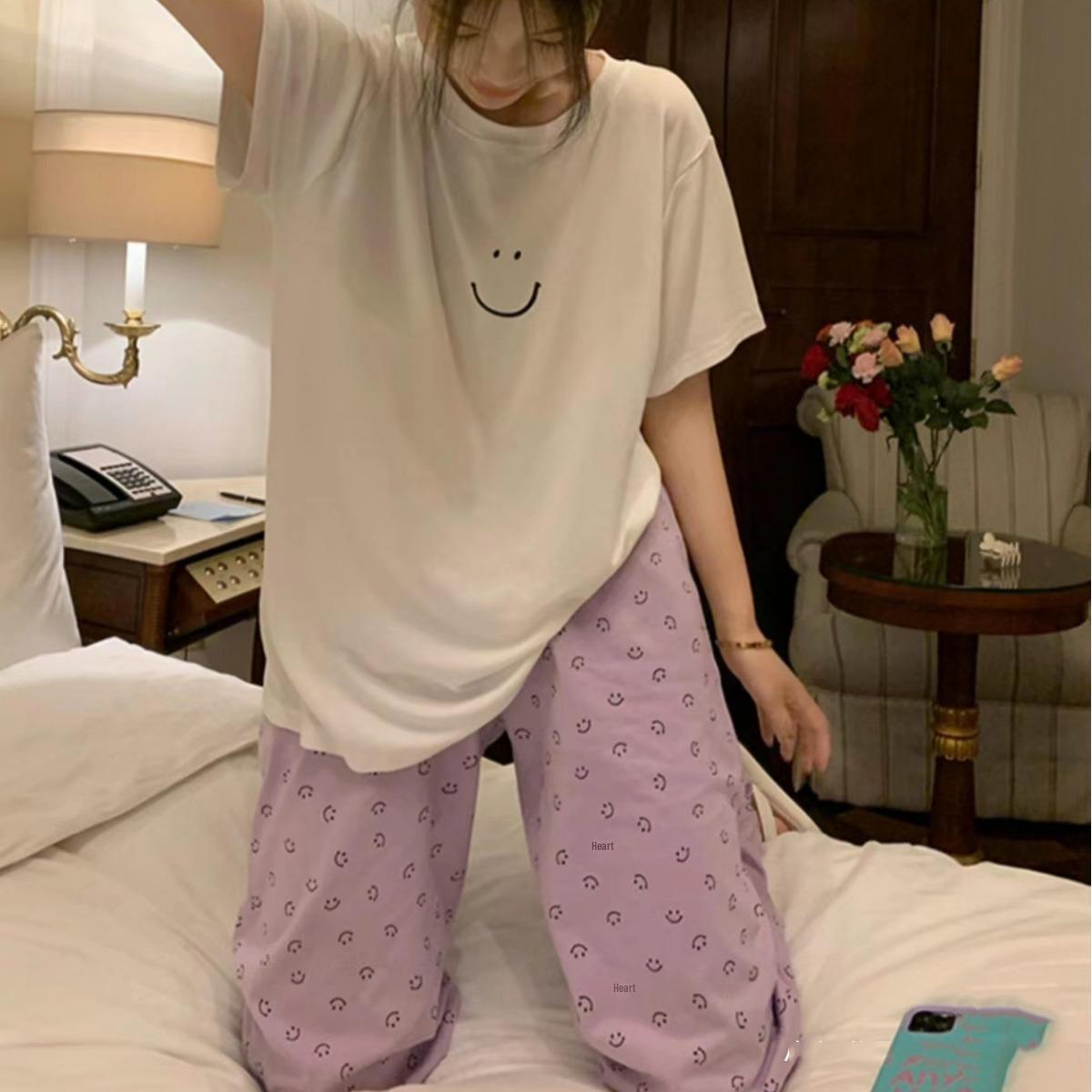 

Женские прогулочные брюки: Пижама с принтом смайликов, свободного кроя, для весны и осени, повседневная и подходит для ношения в помещении и на улице XXL (suggested for 65-75 kg)