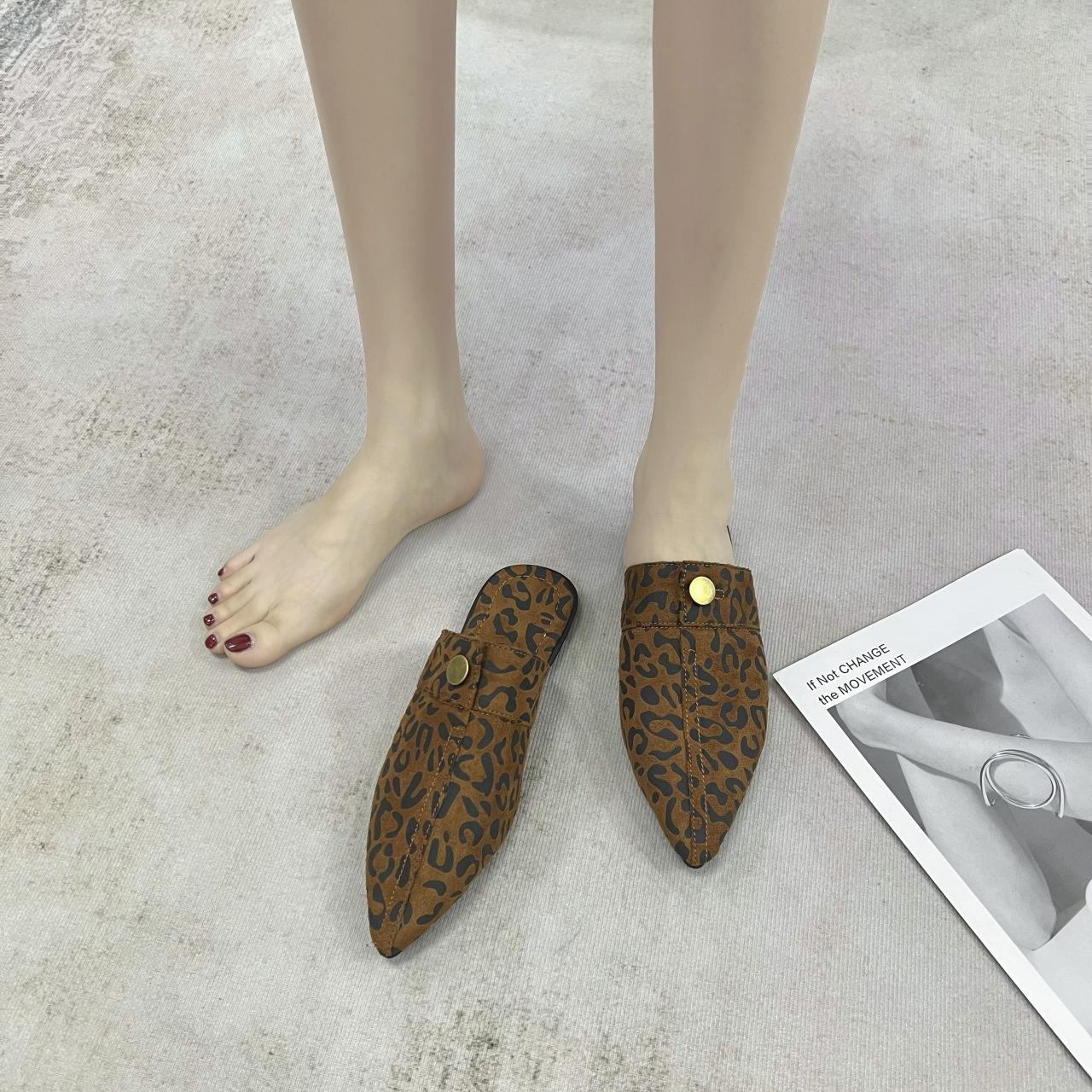 

Внешняя торговля большая сумка голова ретро джинсовые женские туфли лето новый женский наряд удобная мягкая подошва толстый каблук шлепанцы 43 темно-коричневого