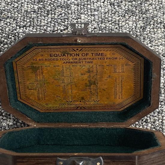 Marine round Sundial with diameter 11.43 cm. sundial compass with engraving.