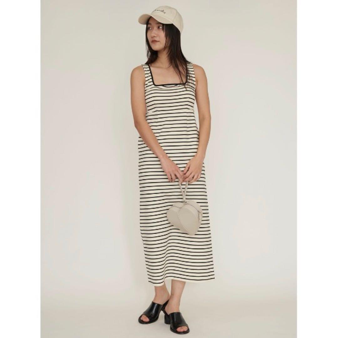 Decollete sheer cut dress