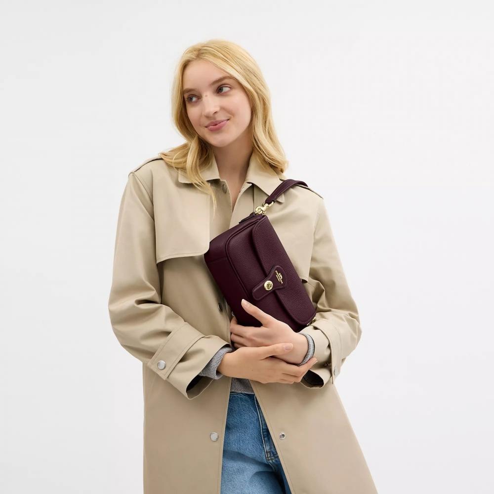 Coach Hadley Shoulder Bag Gold Black