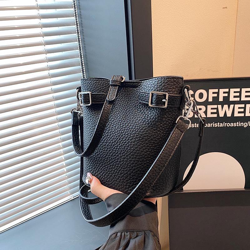 

Женская сумка через плечо Niche Design High-End с фактурной отделкой - Осень/Зима 2024 чёрный