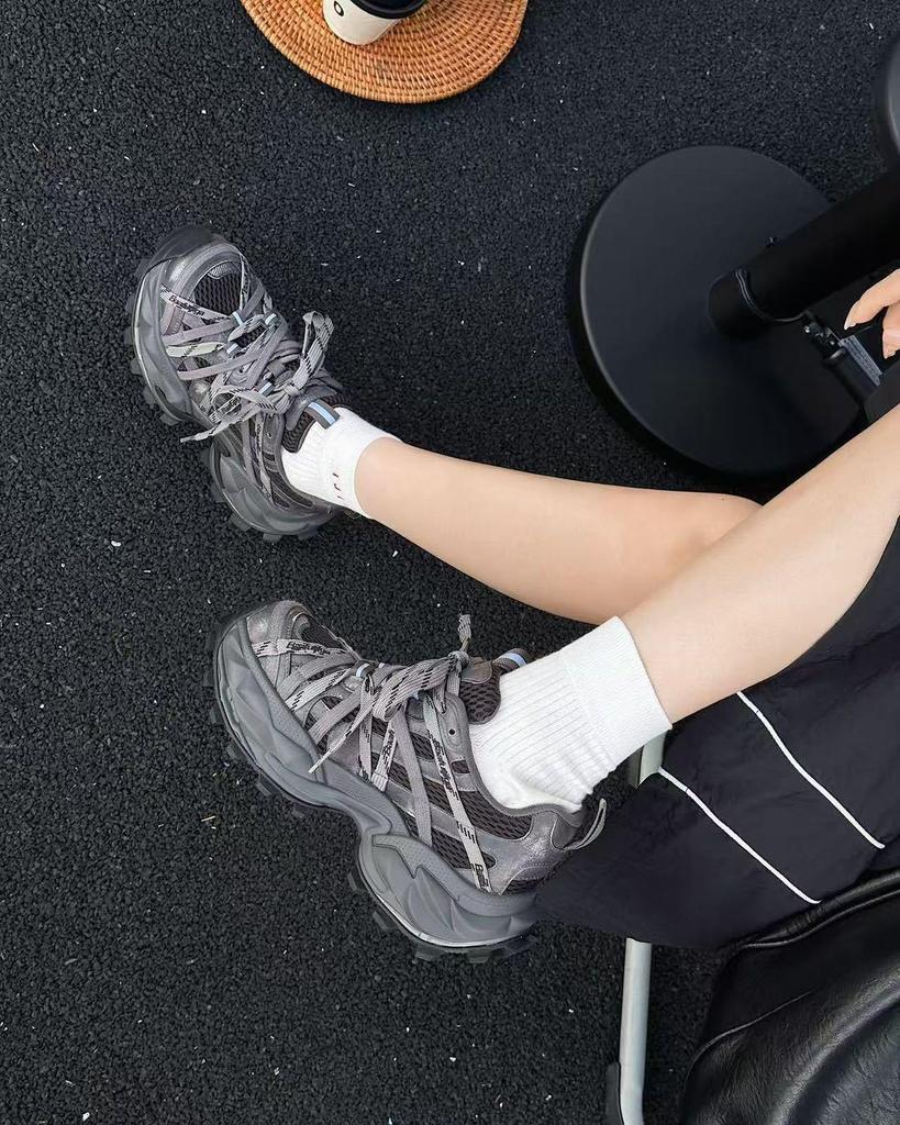 2025 Women's Trendy Spider Web Thick Sole Dad Shoes - Autumn Fashion