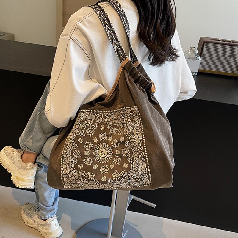 Women Fashion Embroidered Cashew Flower Nylon Shoulder Bag Casual Polyester Lining No-Closure Shopping Tote Bag CLE